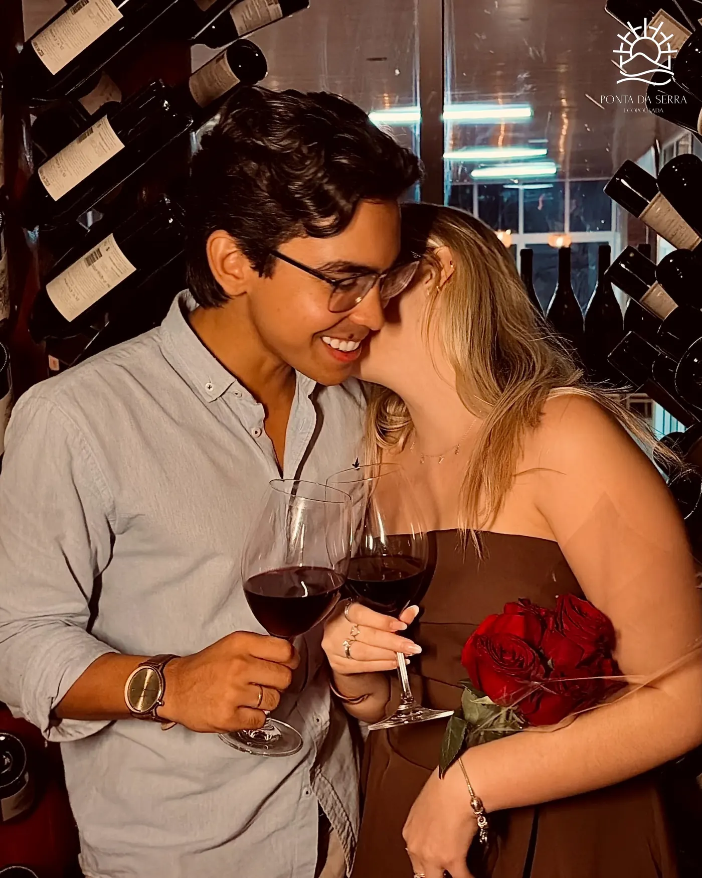 Casal aproveitando a pousada